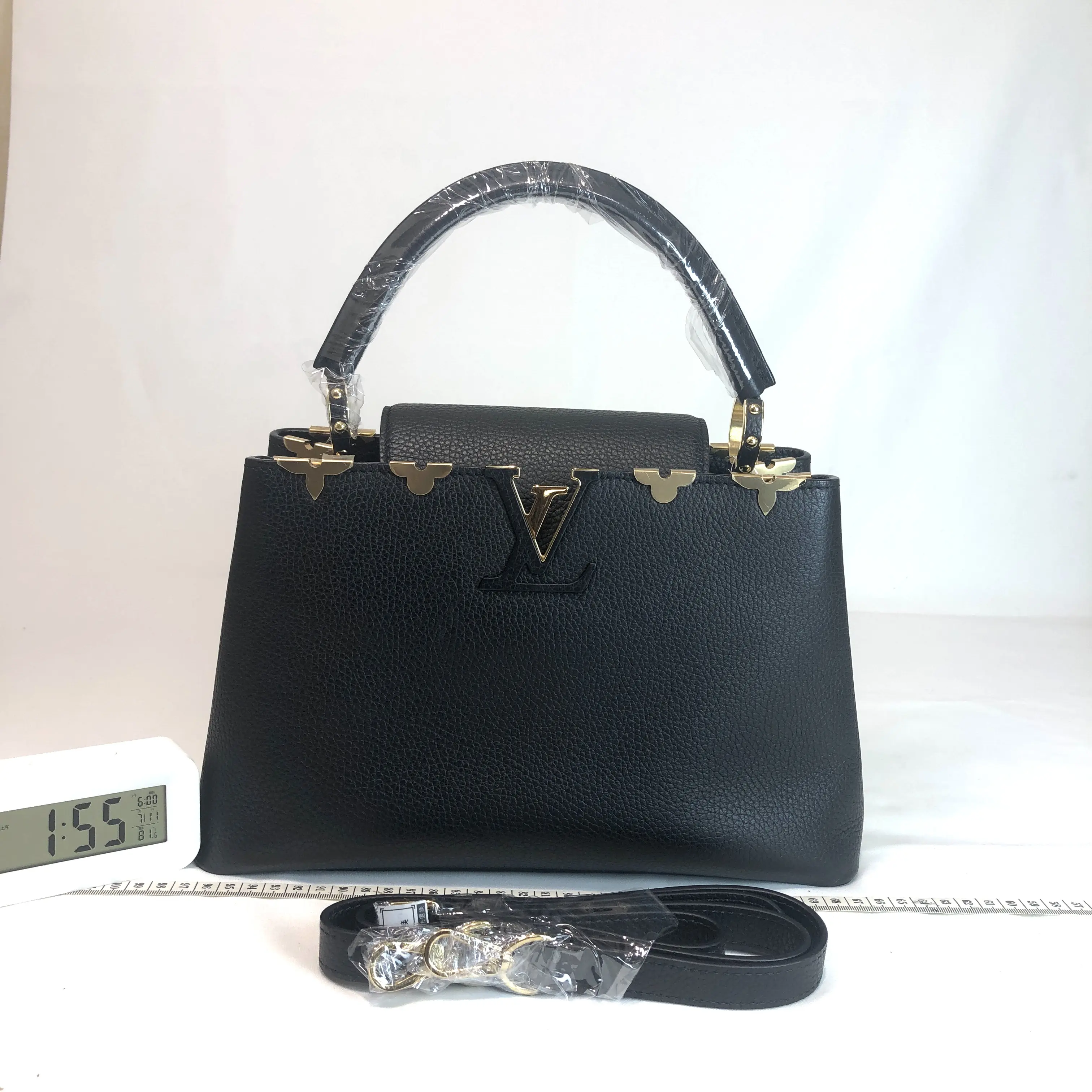 Pre-owned Louis Vuitton leather Shoulder Bags Capucines Black Taurillon Gold Hardware Handbag 445822