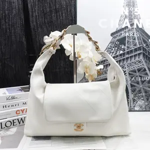 Pre-owned CHANEL Calfskin Shoulder Bags Hobo White Shoulder Bag T10350689