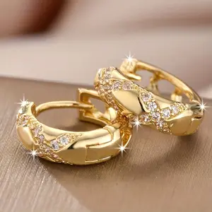 Exquisite and compact hollow interlocking earrings in a vintage style. Elegant gift for parties. Earrings for decoration.