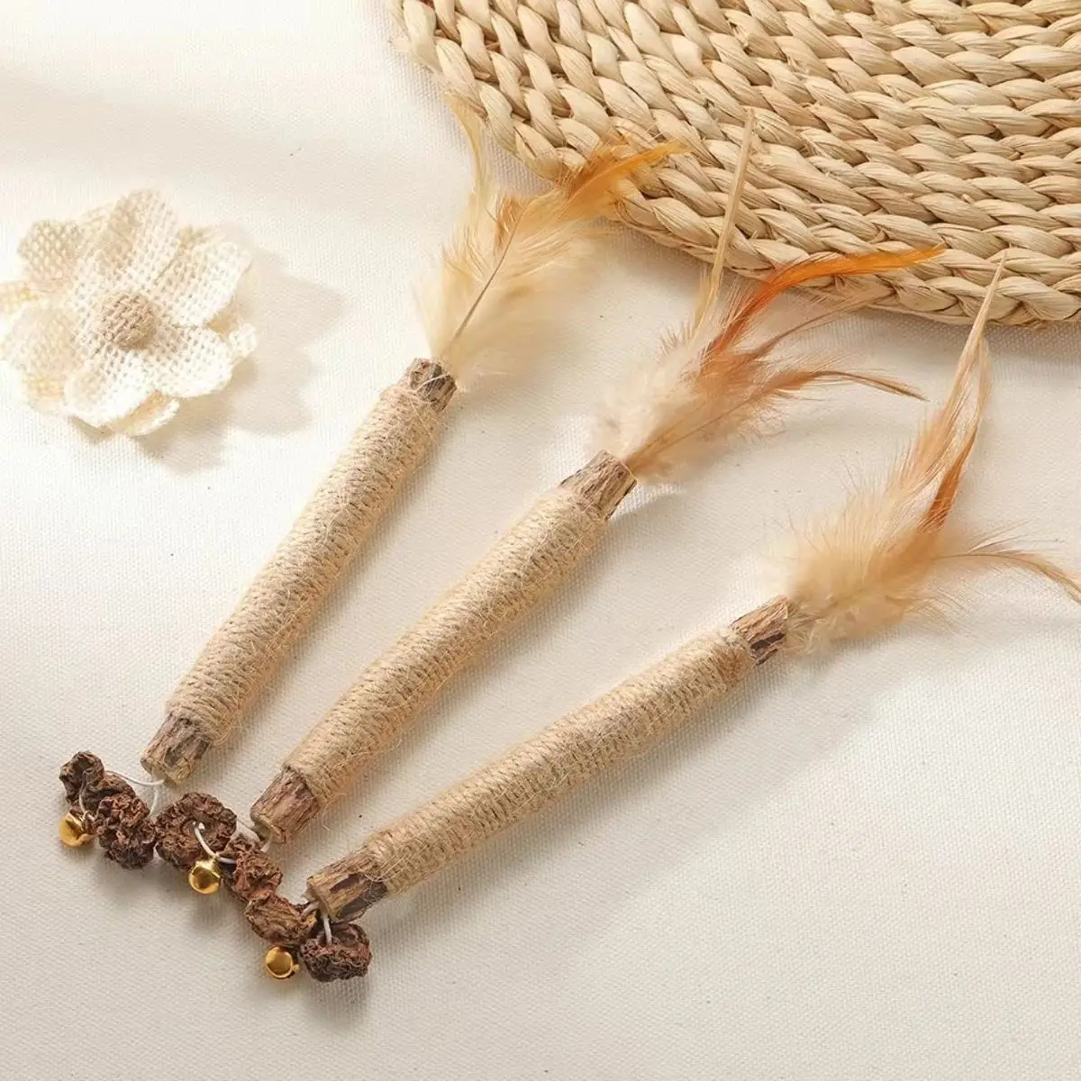 Lovely Caves Feather Silvervine Sticks Cat Chew Toy with Bell, Brown