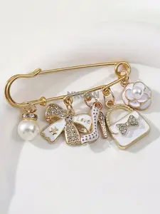 Girly Charm Enamel Brooch Pins – Cute Fashion Brooches Women with Pearl/Heart/Bow Charms, Elegant Bag Decoration & Bag Chain Charms for Coat, Sweater & Backpack, Ideal for Sweet Style Lovers