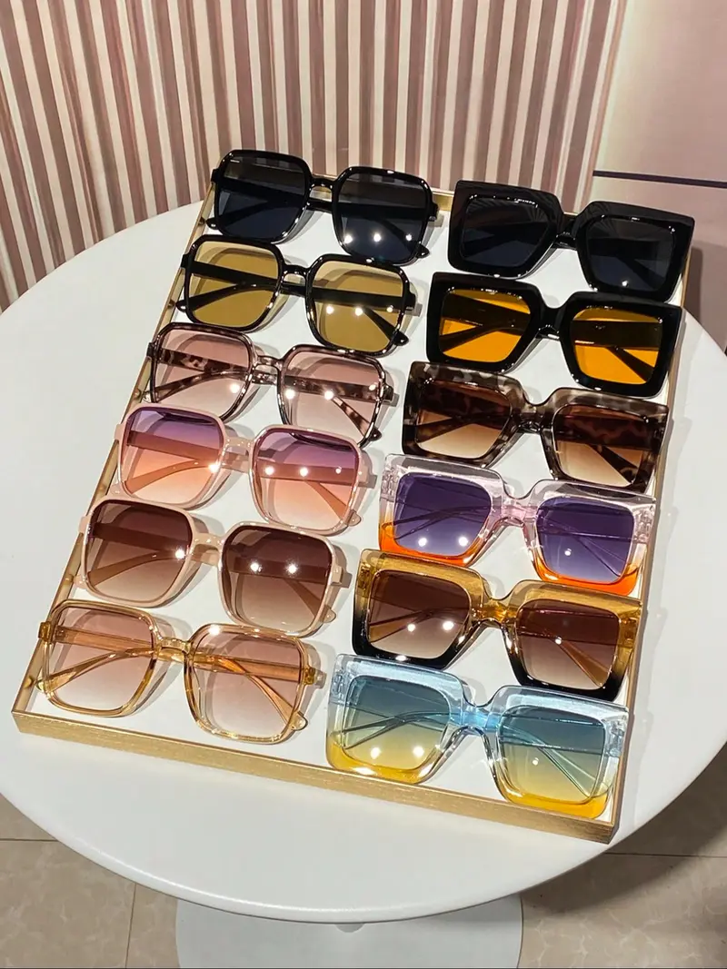 Square Frame Trendy Vintage Sunglasses for Women, Stylish  display picture 3