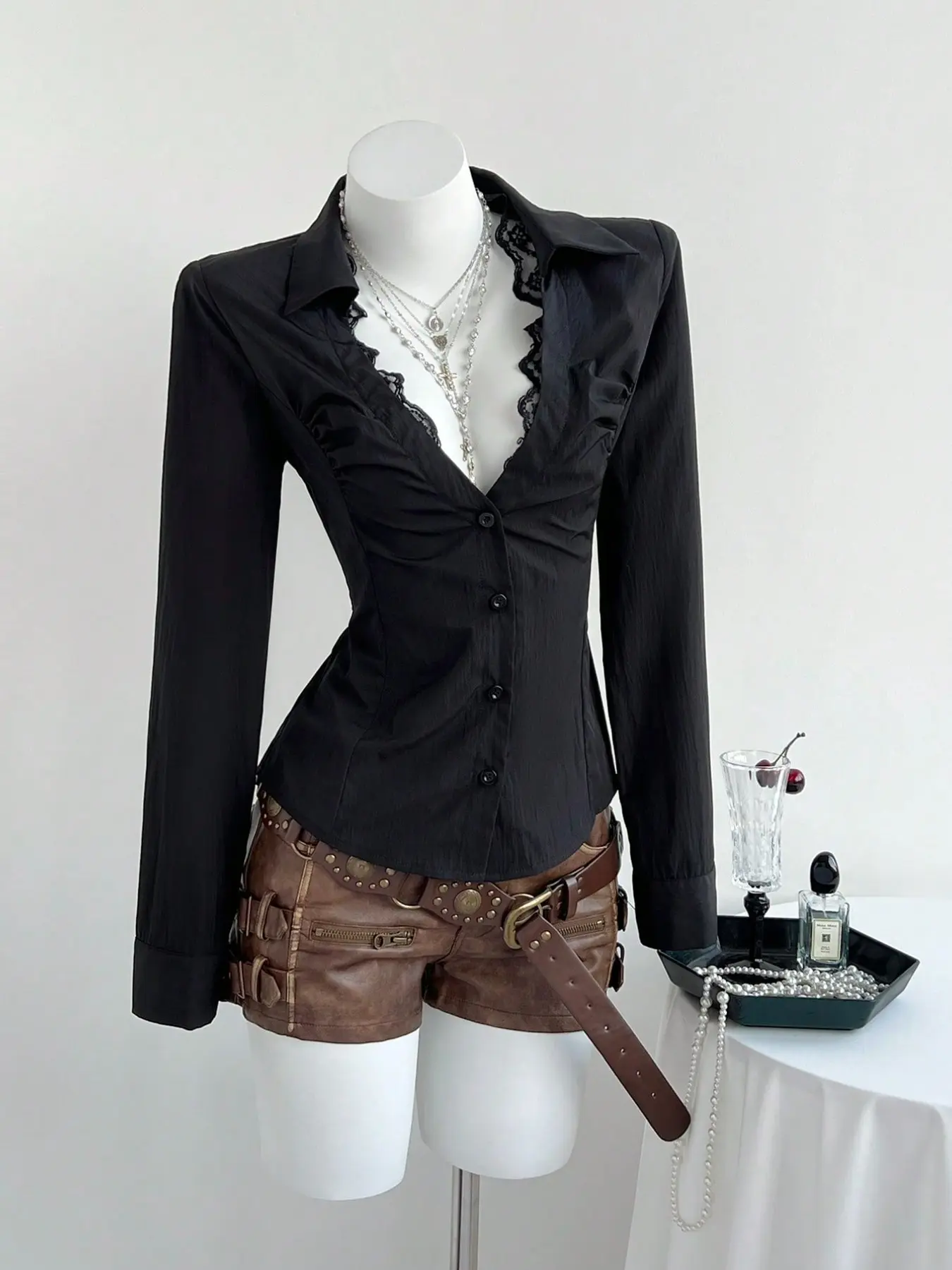 Women's Summer V-Neck Lace Patchwork Long Sleeve Shirt, Elegant Fitted Design, Perfect for Casual Wear, Stylish Women's Top, Womenswear