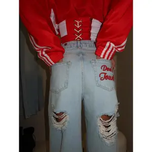 Y2K Streetwear Fashion Retro Light Wash Distressed Jeans Ripped Holes Red Letter Embroidery Back Pocket Loose Straight Leg Pants