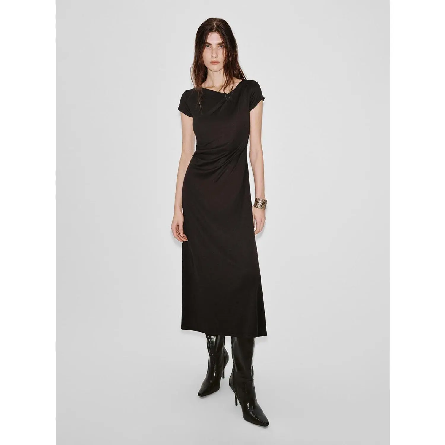 URBAN REVIVO Women's Minimalist Drape Neck Midi Dress in a Slight-Stretch Polyester Blend with Short Ruched Sleeves, Fabric, Thin, Casual Wear, Lady, Cowl Neck, Going Out, Elastane, Basic, Skirt, Ruched Cuffs, Xs