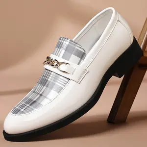 New large-sized patent leather glossy casual leather shoes, pointed-toe men's trendy shoes, business formal shoes
