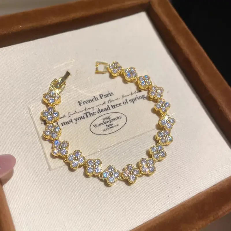 1 Pc Women's Luxury 18K Gold Full CZ Paved Four-Leaf Clover Bracelet, Clover Flower Bracelet, Elegant Jewelry Bracelet, Sparkling Exquisite High-End Timeless Jewelry