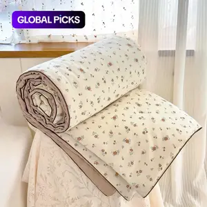 A vintage-style summer quilt featuring a delicate floral print, soft, breathable, and lightweight. This versatile summer blanket is perfect for use in the bedroom, or for general home relaxation, Lightweight Quilts, Lightweight Bedding #GLOBAL PICKS