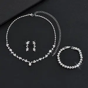 Exquisite and fashionable claw chain necklace, earrings, and bracelet set, three-piece set with full diamond clavicle chain, evening dress accessory
