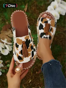 A pair of women's large-size new open-toe slip-on sandals with tassel decoration and cow print, suitable for outdoor wear, stylish, simple, comfortable, lightweight, casual, and fashionable, Boho Style Sandal, Casual Trendy Flat, Bohemian Sandals