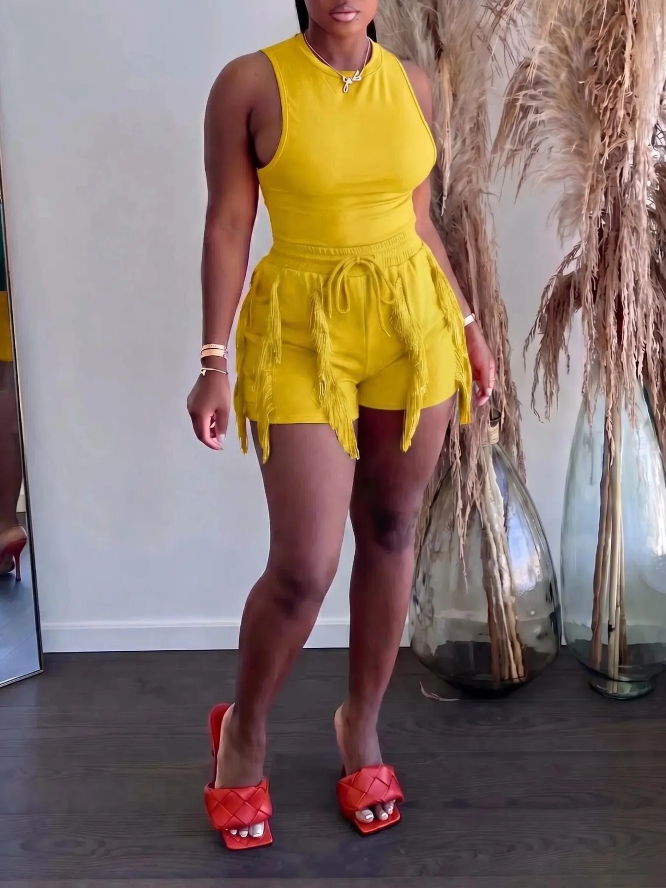 Two-Piece Set Women's Plain Casual Summer Co-ord Set, Round Neck Sleeveless Tank Top Bodysuit & Tassel Drawstring Waist Shorts Set, Ladies Clothes for Beach Holiday Vacation Solid Color Set