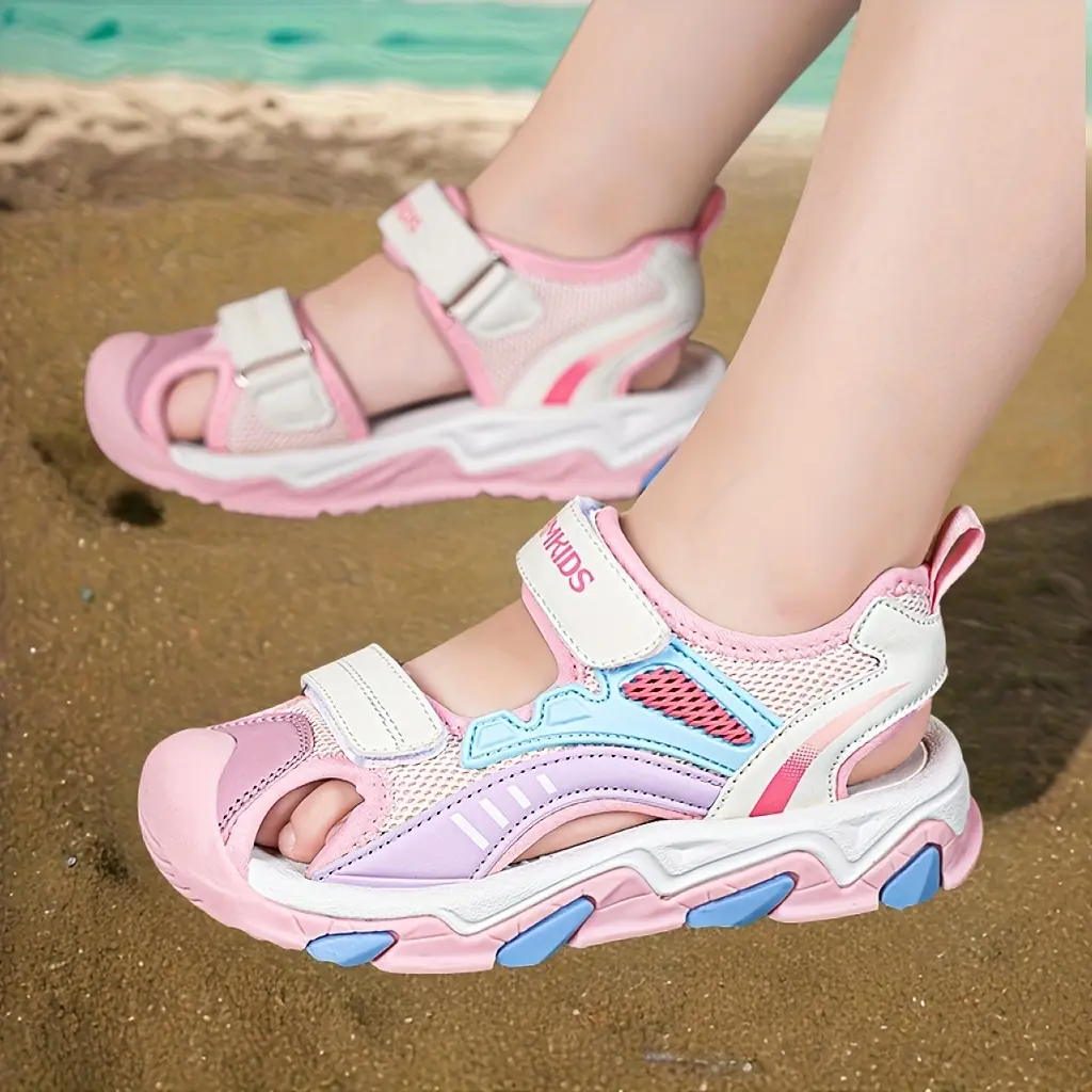 A Pair of Fashionable and Versatile Children's Sports Sandals with a Soft, Comfortable Slip-on Design, Featuring a Hook-and-loop Closure. Suitable for Both Boys and Girls, Ideal for Daily Wear and Outdoor Activities