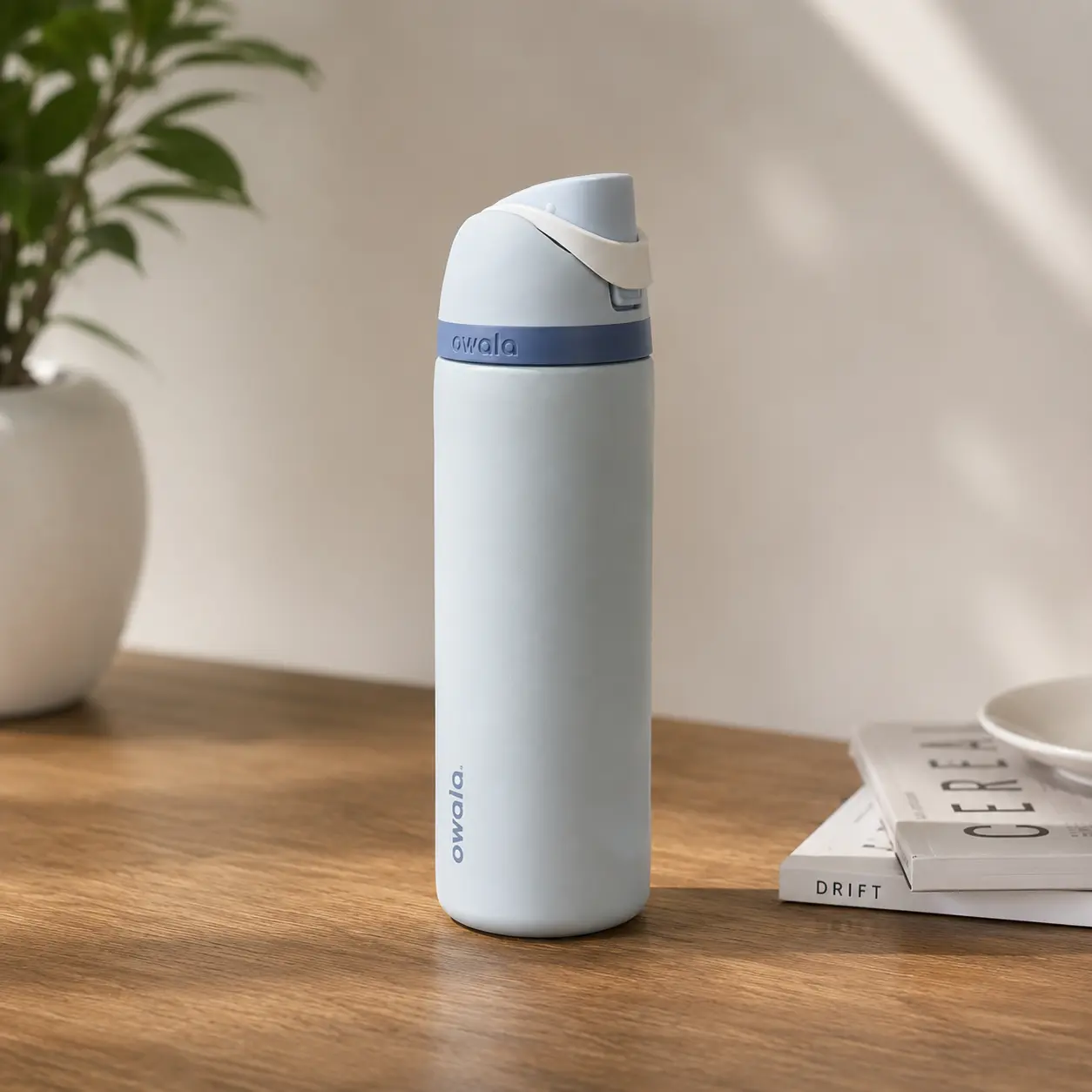 Owala FreeSip Insulated Water Bottle 32oz – Light Blue Stainless Steel Leakproof Bottle