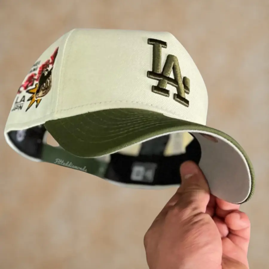 New Era 9FORTY Los Angeles Dodgers MLB Adjustable Cap – Cream Crown with Dark Green Brim, Embroidered LA Logo Streetwear Hat, Limited Edition 2026 Urban Streetwear Gorra premium, moda urbana para hombres y mujeres, ideal para destacar tu estilo en TikTok.