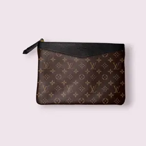 Pre-owned Louis Vuitton Canvas with Calfskin Leather Trim Clutches & Wristlets Monogram Canvas Daily Pouch with Calfskin Leather Trim 11.75x8.25" Clutch & Wristlet (Full Set)