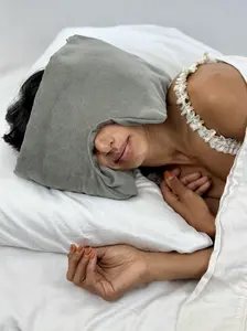 EyeMufzzz Sleep Aid – Strapless Eye Cover with integrated Sound-Reducing and Head Stabilizing Pillows.