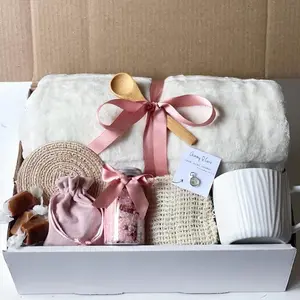 Hygge Gift Box, Winter Gift Box, Cozy Gift Box for her, Cozy Hygge gift box, Sending a hug, Gift set for her, Mom Miss you, Gift for colleagues, Blanket Gift | Trendy Gift Box, Christmas Gift Box