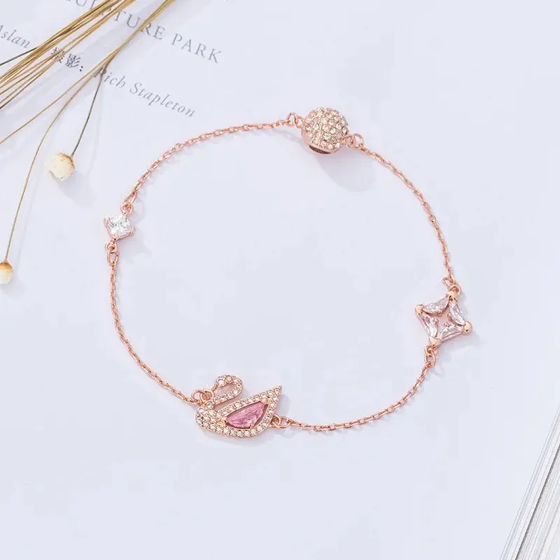 Women's 2-Piece Crystal Swan Animal Theme Costume Jewelry Set - Adjustable Clasp Chain Bracelet & Exquisite Earrings, Lightweight Luxurious Jewelry for Women, Daily Wear & Clothing Matching