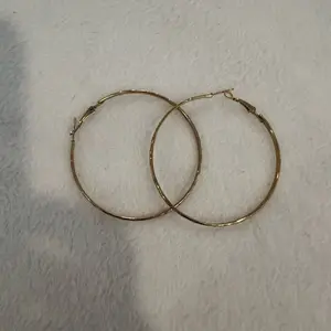 Elegant Gold Hoop Earrings - Simple Gold Circle Design Jewelry Piece