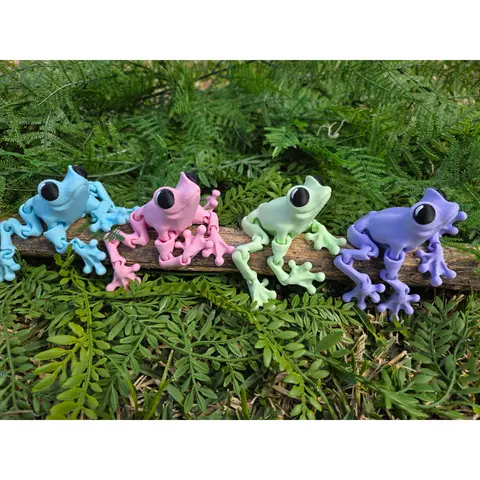 Whimsical Articulated Frog Figurine: Poseable Desk Pet for Imaginative Play