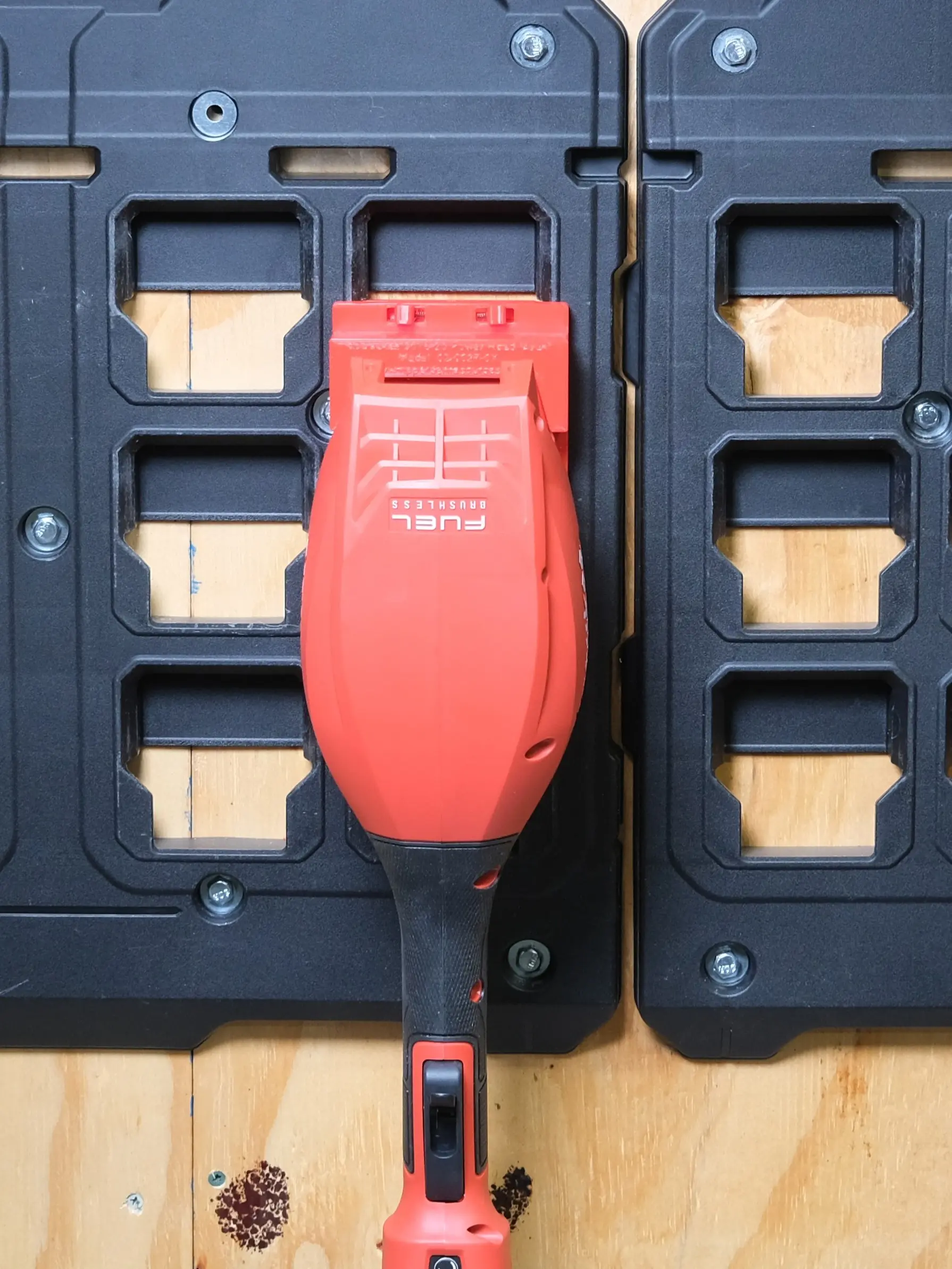Packout Wall Mount to Mount a Milwaukee 3016-20 Power Head to a Packout Wall Plate