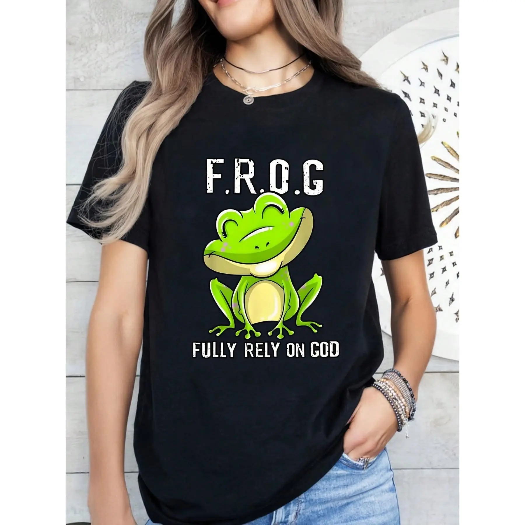 Plus Size Women's Frog Print Tshirt, Summer Casual Crewneck Graphic Tee For Daily Wear, Parties & Gifts, Perfect For Summer Parties, Smooth Texture, Playful Cartoon Style, Party Apparel | Fun Graphic Shirt | Comfortable Fit