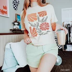 Retro Floral Boxy Tee, Artsy Wavy Flower Graphic Shirt, Vintage Aesthetic Outfit