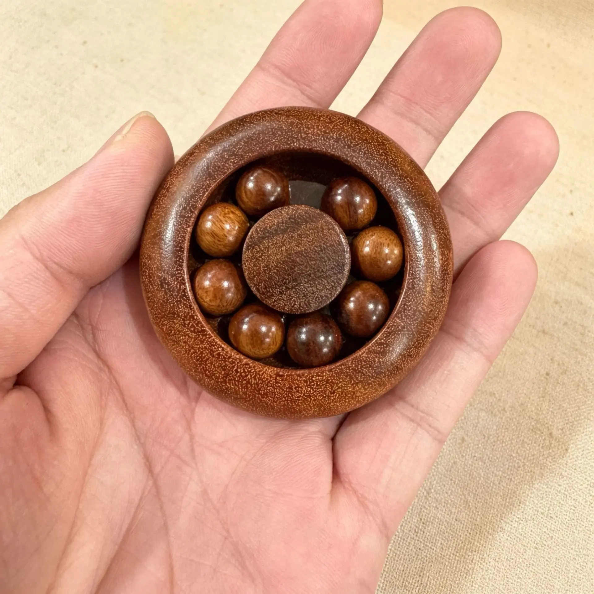Wooden Fidget Spinner Toy for Adults, Natural Wood Stress Relief Desk Toy, Mindfulness Meditation Tool, Anxiety Relief Gadget for Office Work, Focus & Relaxation