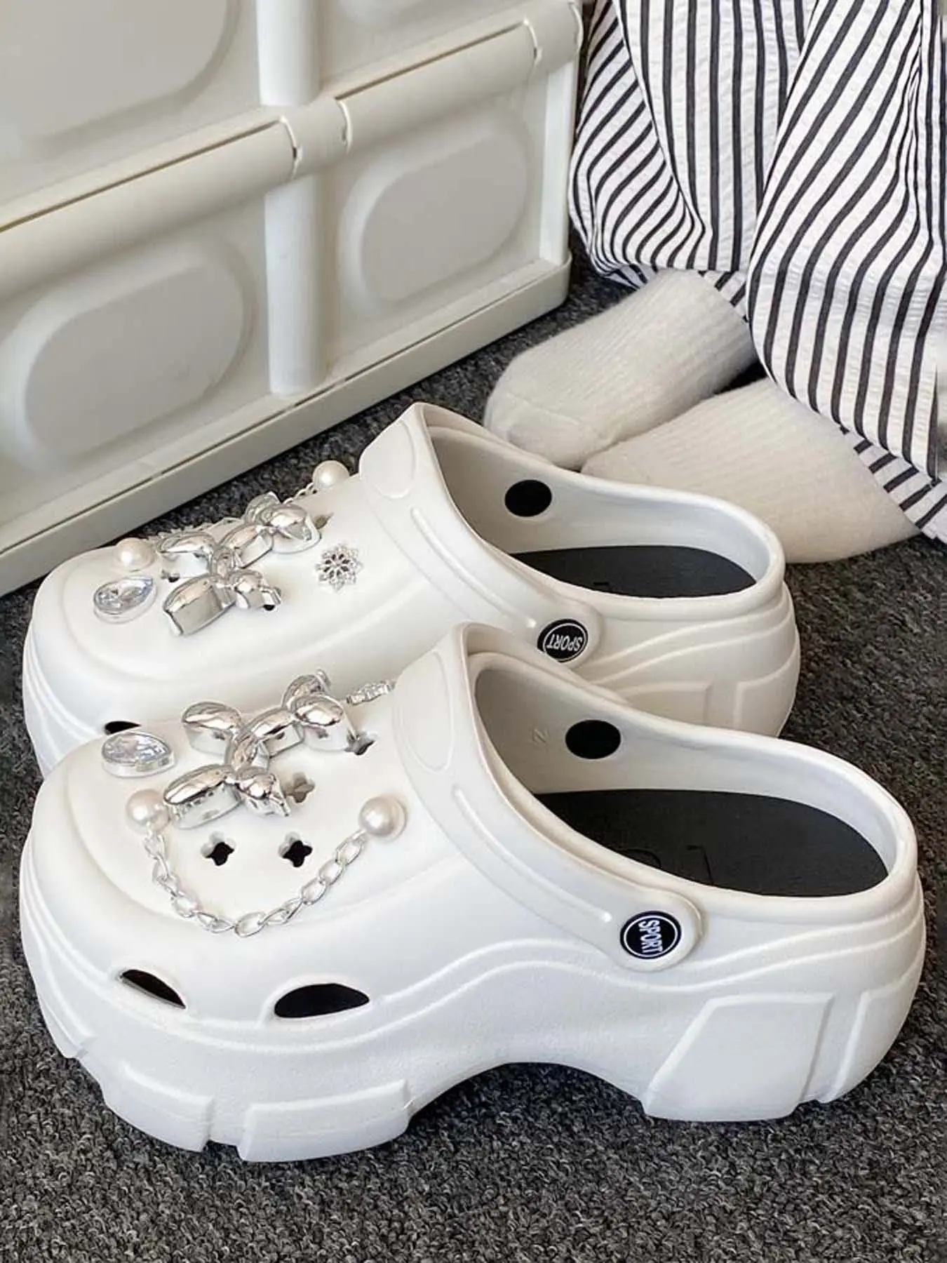 Summer New Thick Sole Height-Boosting Holey Shoes, Comfortable Outdoor Wear, Casual Two-Way Slip-On Sandals, Daily Versatile Women's Footwear, Platform Slipper Shoes