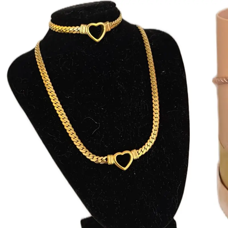 XUPING:is a Chinese imitation jewelry brand known for its gold- and rhodium-plated fashion accessories at affordable prices. Xuping jewelry is primarily made from a copper alloy base. The pieces are then electroplated with either rhodium or gol