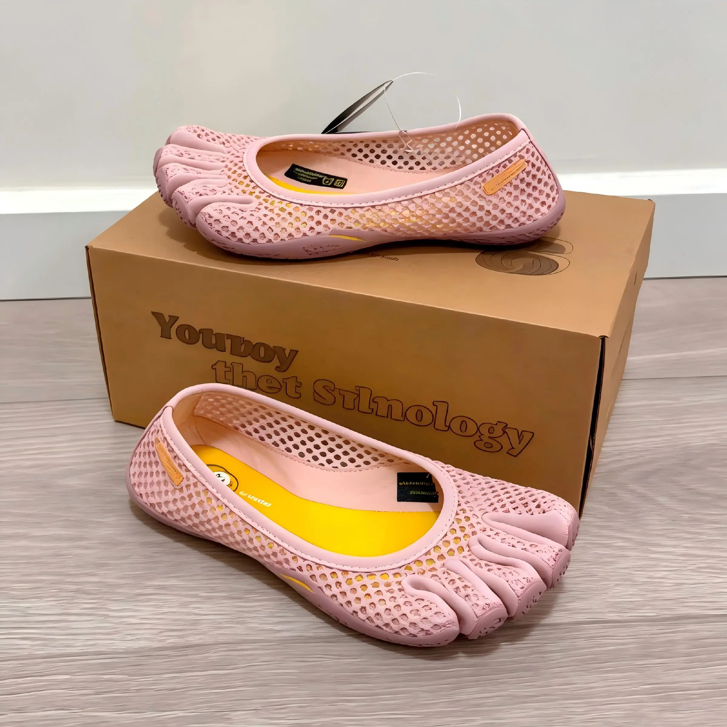 Women's Barefoot Five-Toe Yoga Shoes - Minimalist barefoot gym shoes, lightweight and breathable, suitable for yoga, Pilates, Barre (ballet barre training), and travel.