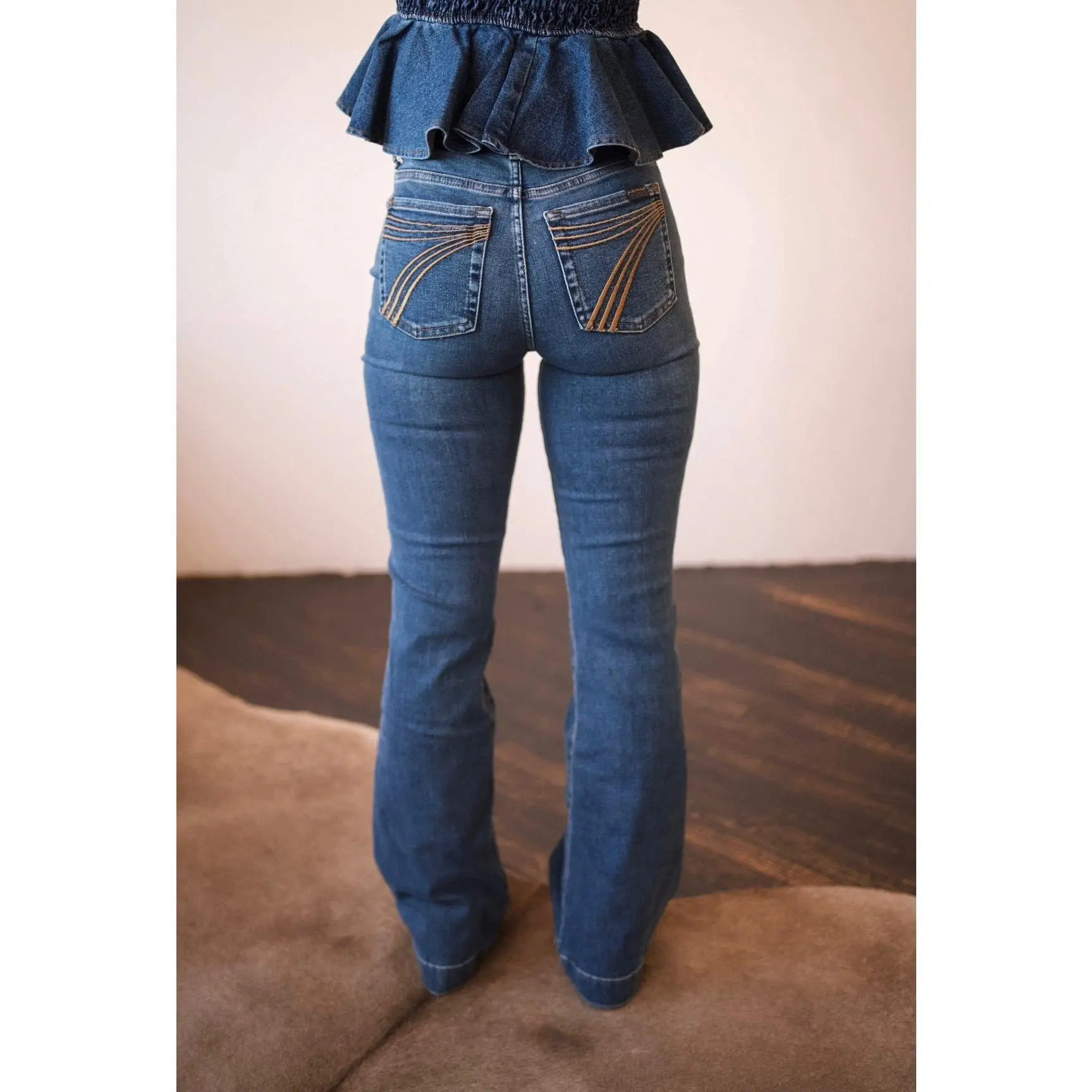 7 For All Mankind Women's Dojo Flare Leg Jeans - Retro Fade Gold Lightwash, Mid Rise Stretch Cotton Denim, 34" Inseam, Lady Bottom, Pants, Elastane, Light Wash, Cotton Blend, Mid Rise Jeans, Faded Jeans, Flare Pants Jeans