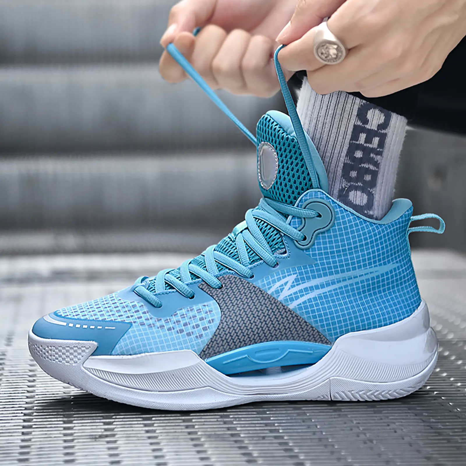 Fashion Sneakers for Men and Women, High-Top Breathable Mesh Athletic Shoes with a Lightweight Non-Slip Sole for Outdoor Sports, Fashionable Sports Shoes