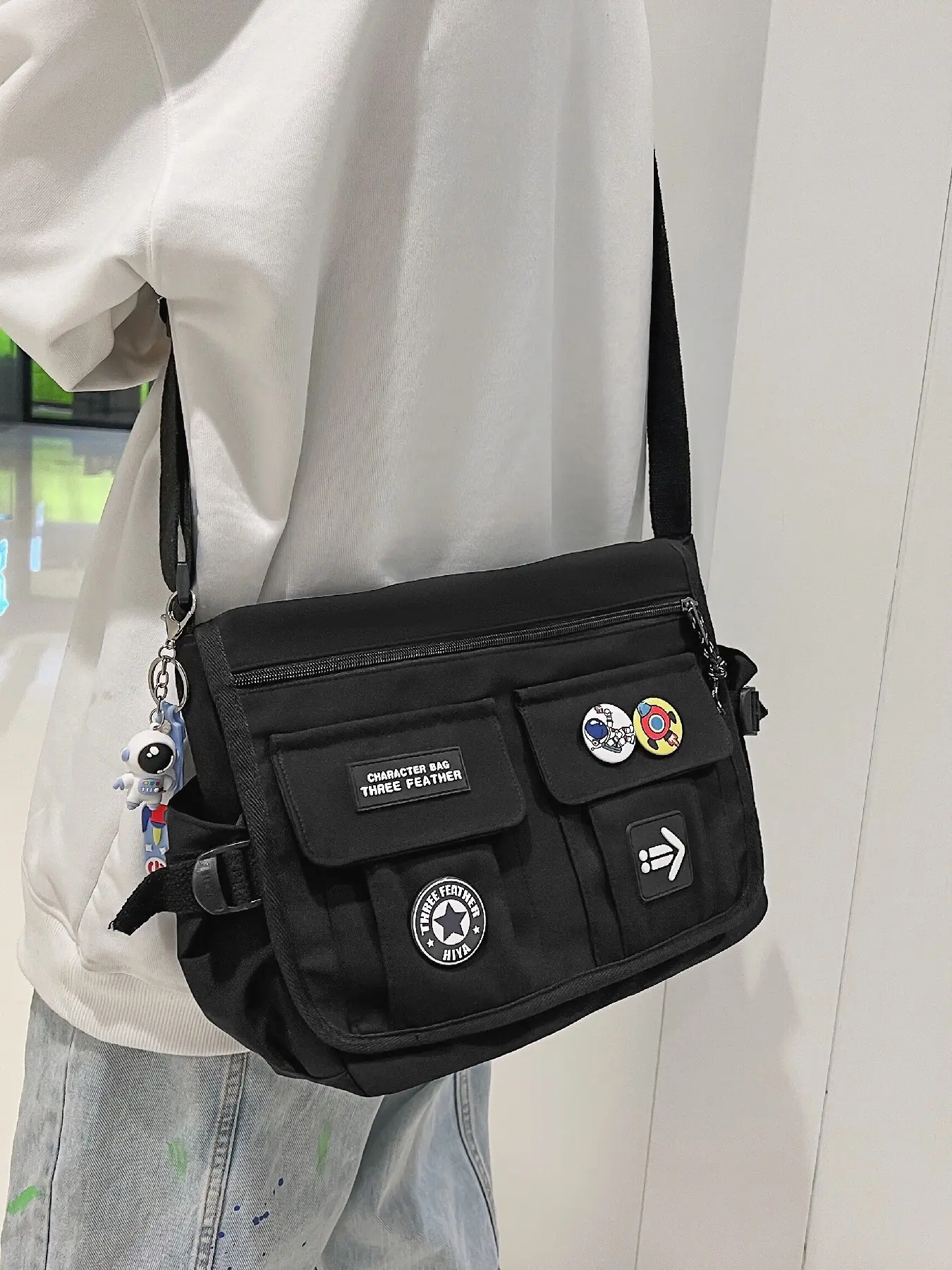 Trendy Couple Messenger Bag, Multi-Pocket Shoulder Crossbody Bag, Includes Badge Pendant, Stylish and Practical for Daily Use, Zippered Sling Bag, Casual Crossbody Bags, Crossbody Shoulder Purse, Versatile Shoulder Bag, Multifunctional Bag