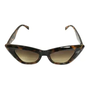 Fashion Culture Tortoiseshell Brown Cat Eye Sunglasses - Pointed-Edge Vintage Cut, Retro Vibe Plastic Fashion Eyewear