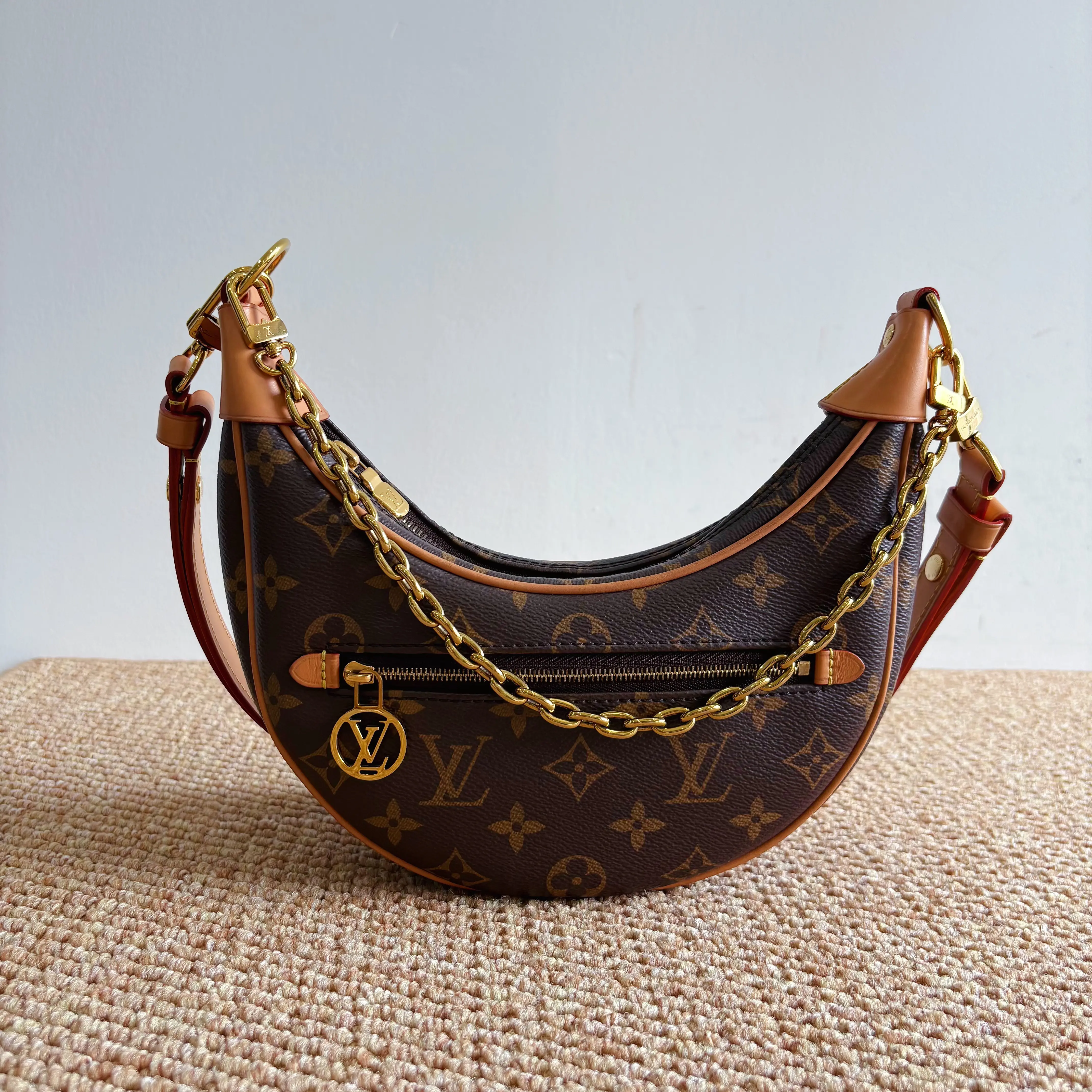 Pre-owned Louis Vuitton New LV “Moon” bag featuring pea pod design for presbyopia/ageing skin, suitable for underarm carry, shoulder wear, or crossbody use.