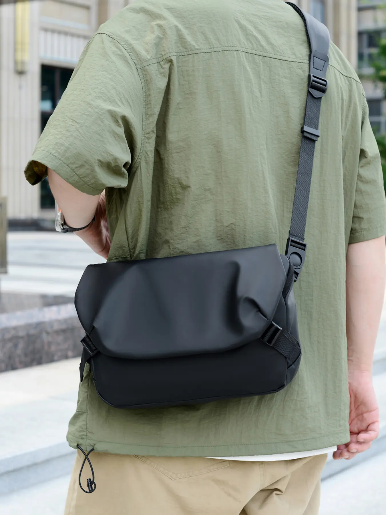 1pc Men's shoulder bag, crossbody bag, Zippered sling bag, solid color, flip cover zipper closure, versatile, casual, suitable for students to school, campus, work, shopping