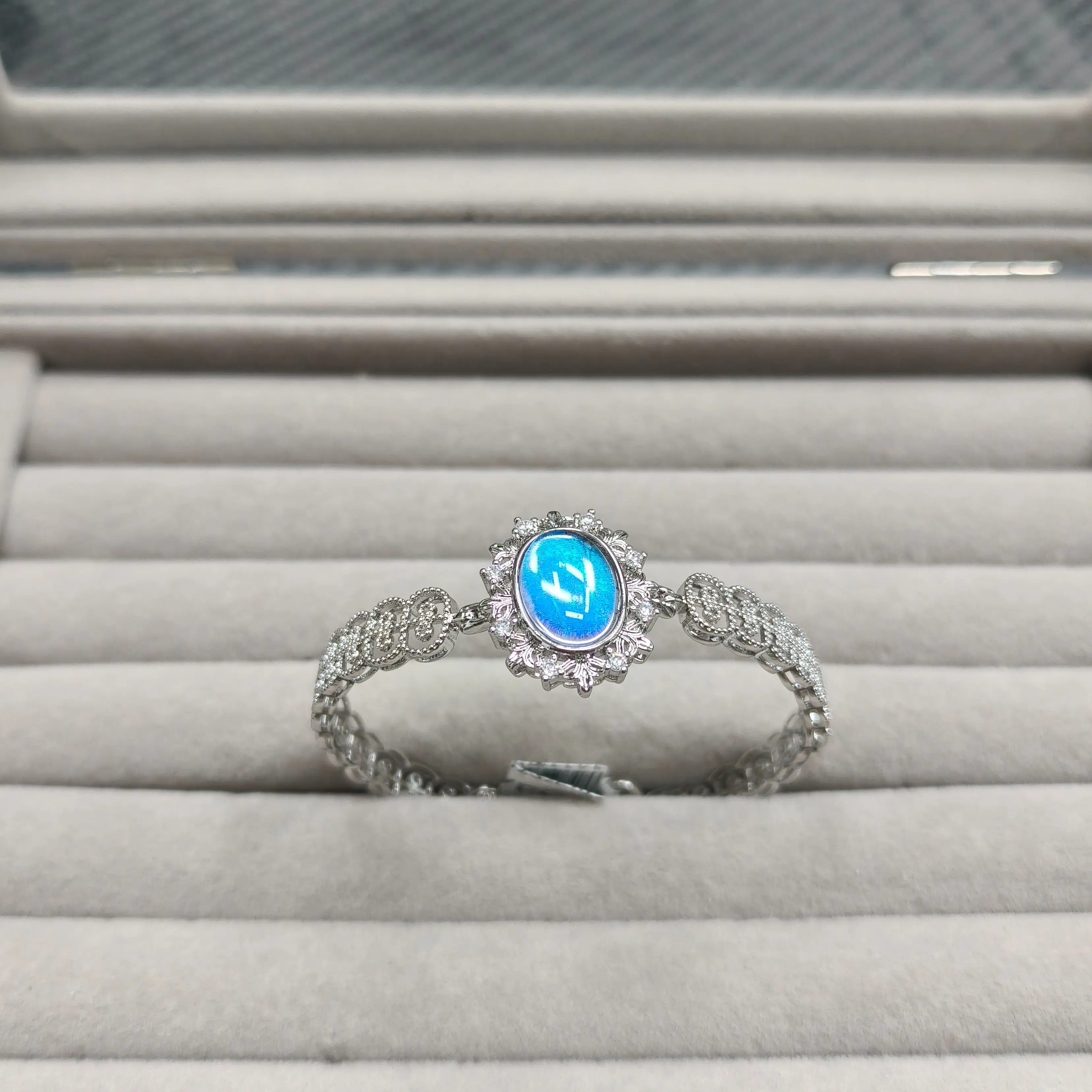 Syia(13882)gc.Dreamy ocean-blue larimar bangle