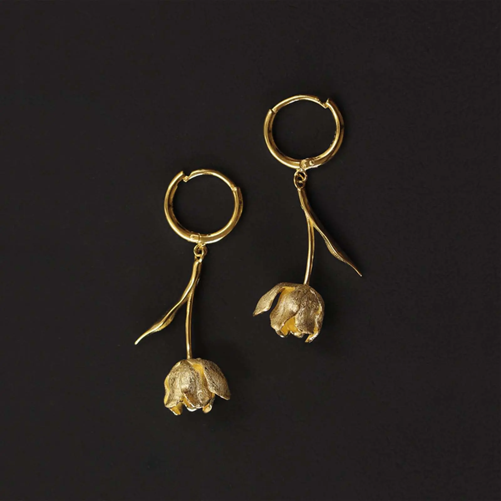 Graceful Gold & Silver Tone Tulip Flower Earrings with Artificial Gemstones for Female, Lightweight Casual Jewelry, Anniversary Gift, Elegant, Birthday, Beauty, Crafted, Nature Inspired, Gemstone Accents, Tulip Shape, Daily, High-Quality Materials, Lightw