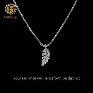 Unimoiss Synthetic Moissanite Necklace with S925 Sterling Silver Pendant | Feather Design Collarbone Chain | Unisex Elegant Jewelry | Exquisite Gift Choice for Birthdays, Valentine‘s Day, Weddings & Anniversaries | Refined and Graceful with Timeless Style