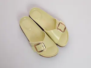 Women's Fashionable Buckle Clogs Comfort Mules Spring Summer Clogs One Size Smaller Size Up for Comfortable Fit Walking Shoes