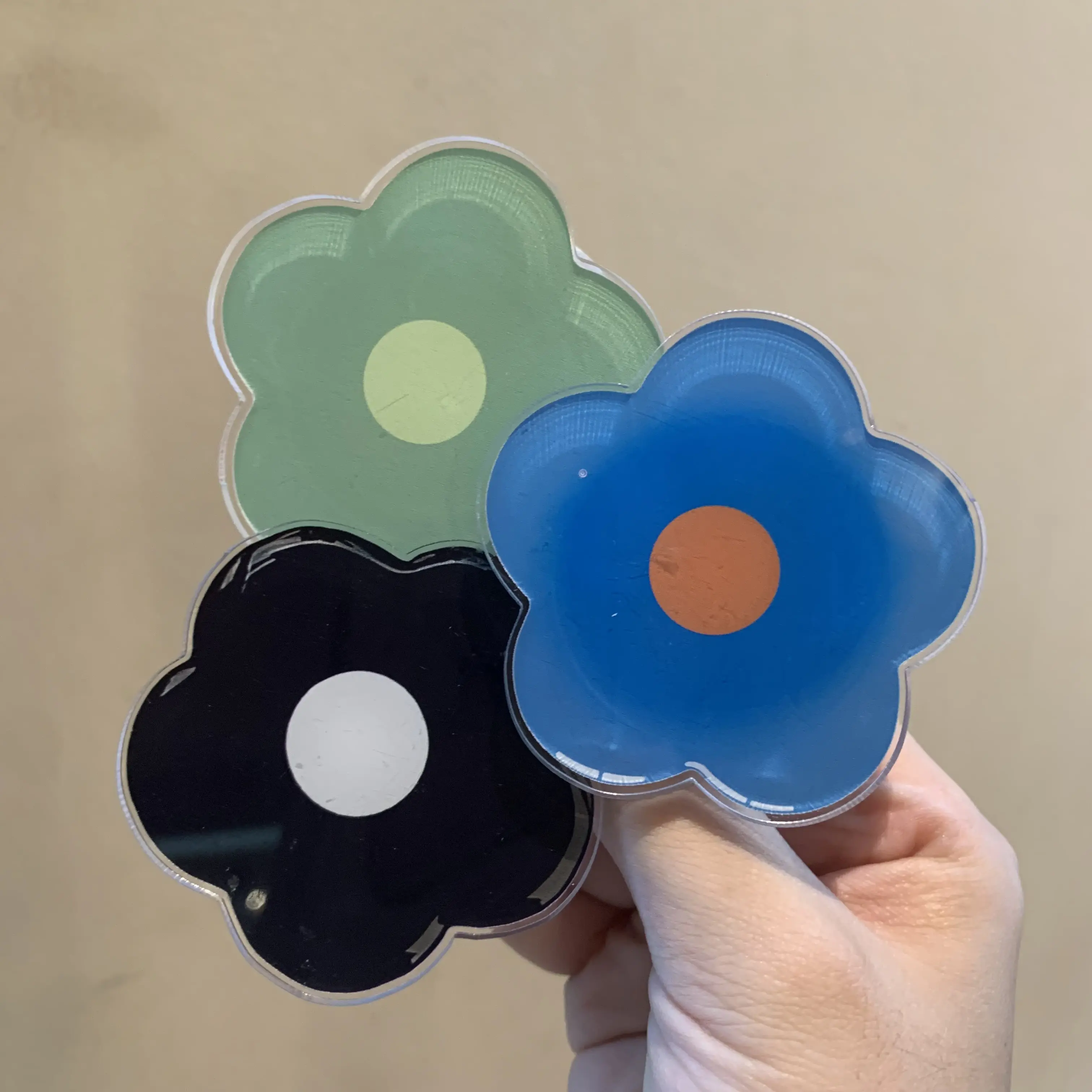 Retro Flower Phone Grip, Colorful Floral Acrylic Magnetic Grip, Minimal Daisy Phone Accessory, Cute Gift for Her