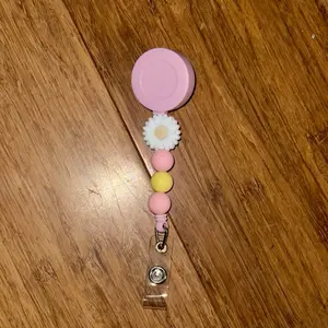 Pastel Daisy Badge Reel – Pink & Yellow Beaded ID Clip | Cute Floral Spring Badge Holder | Nurse, Teacher, Office Gift