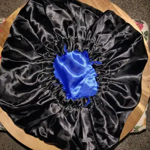 Black & Blue bonnet