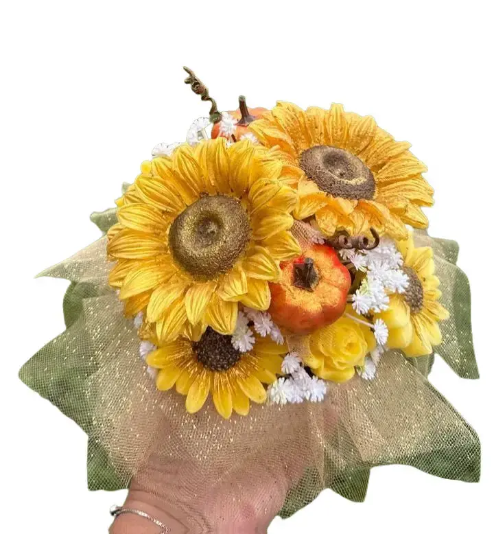 Amor en Girasoles Handcrafted Sunflower Bouquet with Delicate Floral Details and Autumn Touches Unique and Irreplicable Artisanal Arrangement