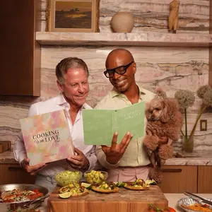 Cooking With Love Recipe Mailer & Leather Binder Gift Set — Seasonal Recipes, One-Pan Meals, 30-Minute Dinners & Family Favorites
