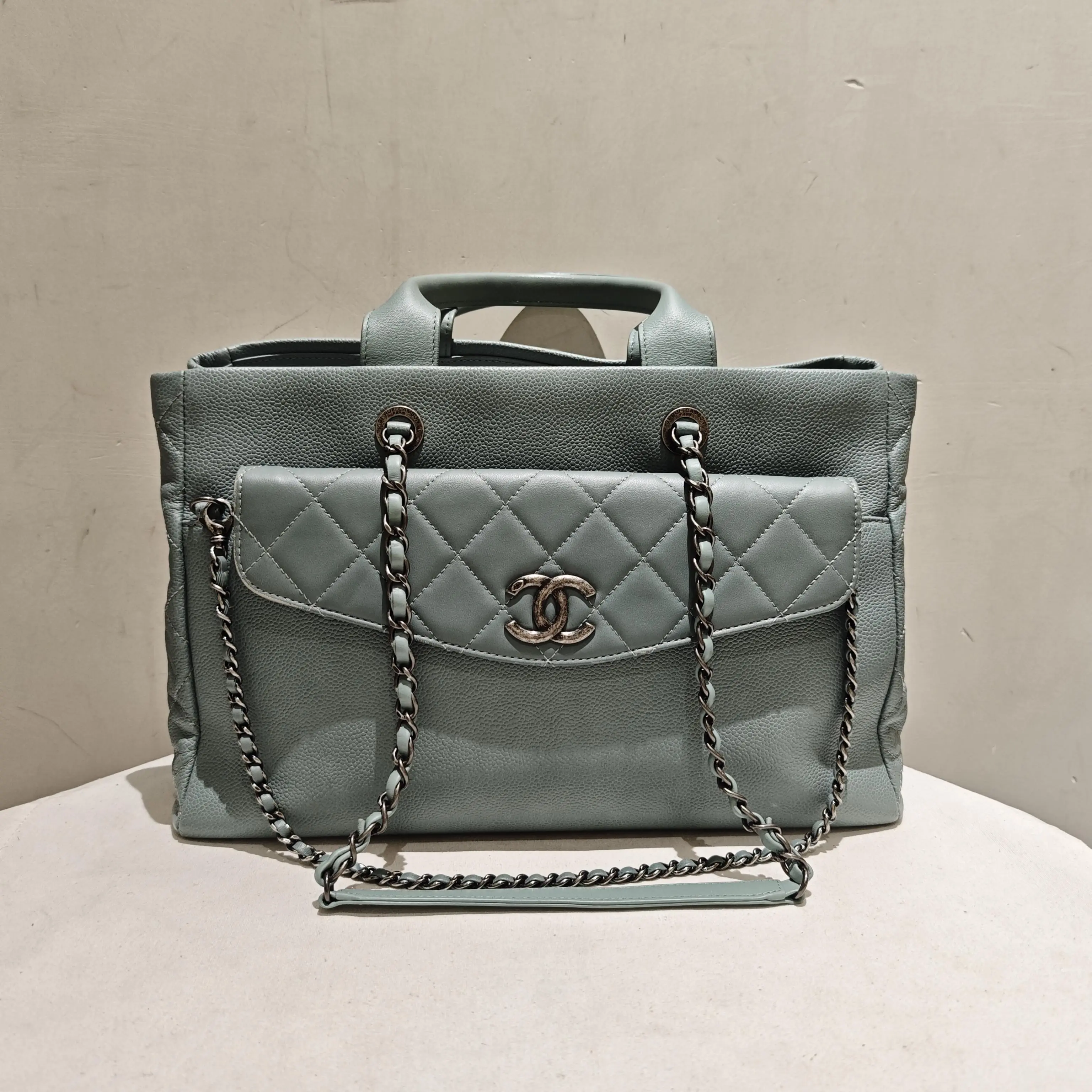 Pre-owned CHANEL leather Tote Bags Coco Break Large Shopping Tote Bag in blue caviar with aged silver hardware