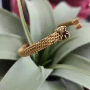 Mesh Bear Bracelet - Trendy and Stylish for Any Occasion