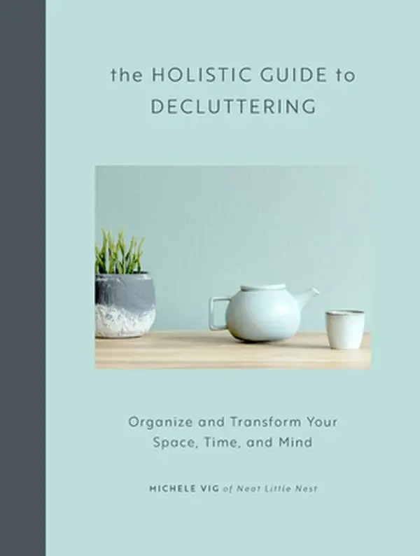 USED Book - The Holistic Guide to Decluttering: Organize and Transform Your Space, Time, and Mind by Vig, Michele (Hardcover) - english