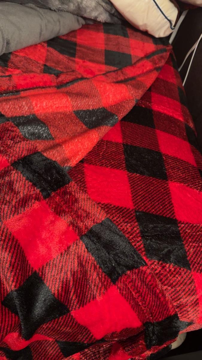 Item: Buffalo Red, Queen